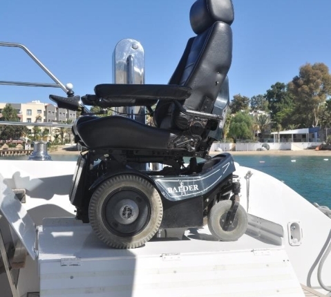LAGOON 620 Catamaran Wheelchair